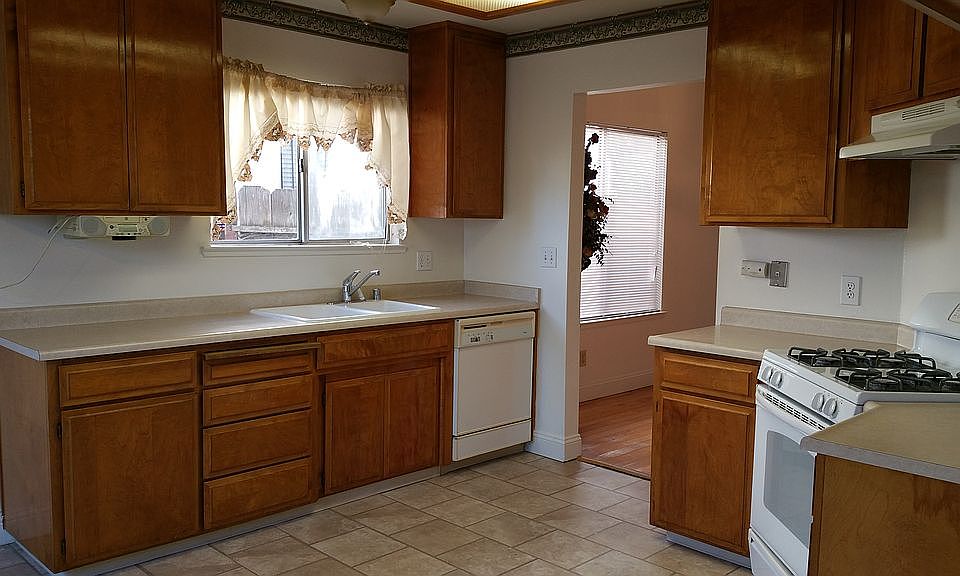 1st image of 1204 Derrick Dr