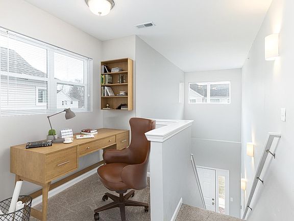 3rd image of 510 Fieldstone Ct