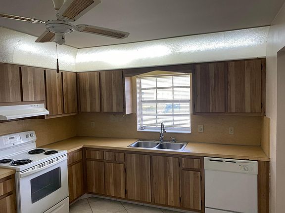 3rd image of 442 Franconia Circle