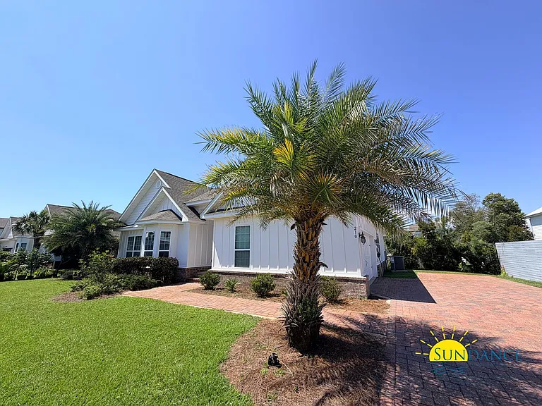 210 Tropical Breeze Dr — Photo 2