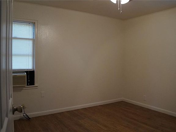 4th image of 1417 W 4th Ave