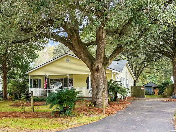 6949 Whitcomb Dr, North Charleston, SC 29406