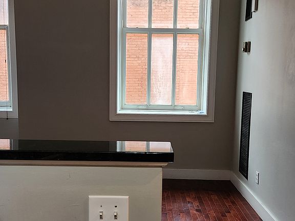 5th image of 300 S 16th St APT 907