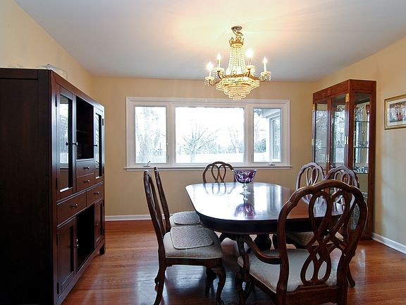 5th image of 915 Mountain Dr