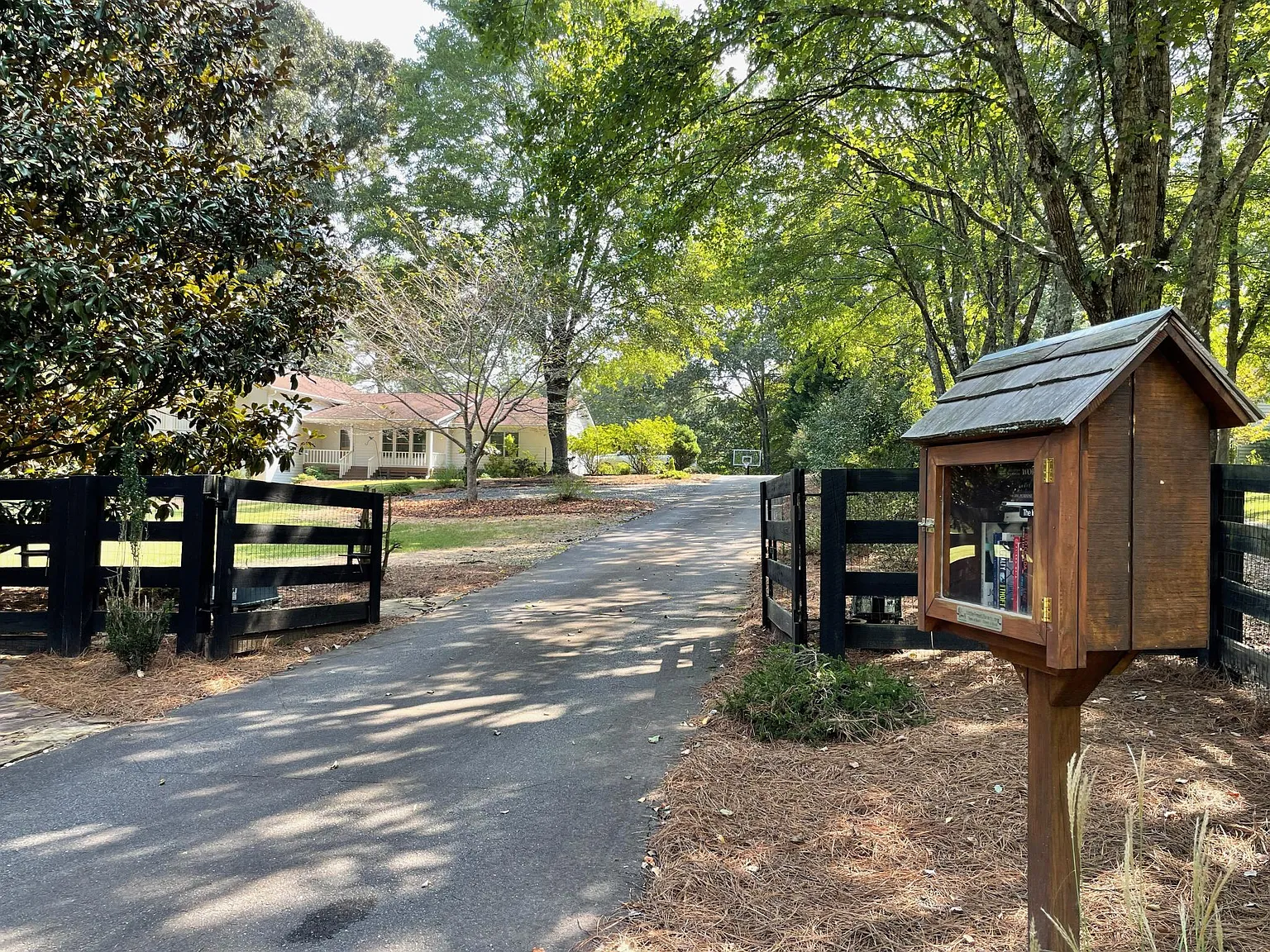 4 bed, 2380 sqft, $3,200 — Photo 4