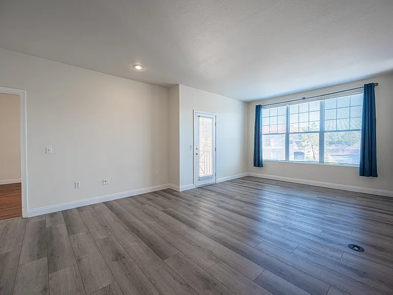 8555 W Russell Rd #2062 — Photo 6