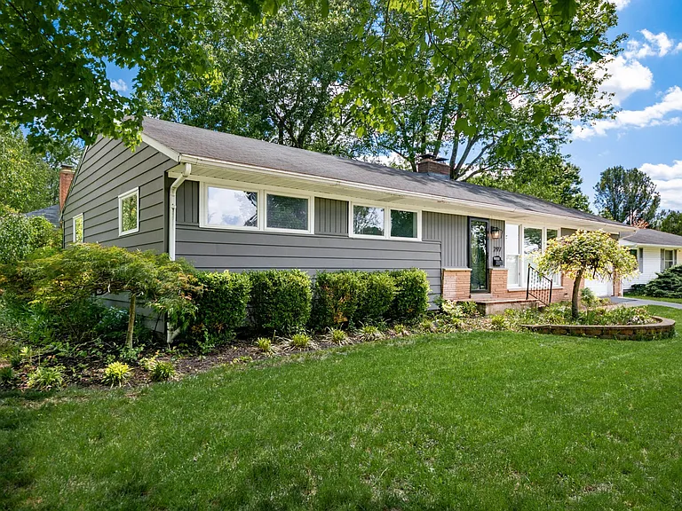 297 E Clearview Ave — Photo 36