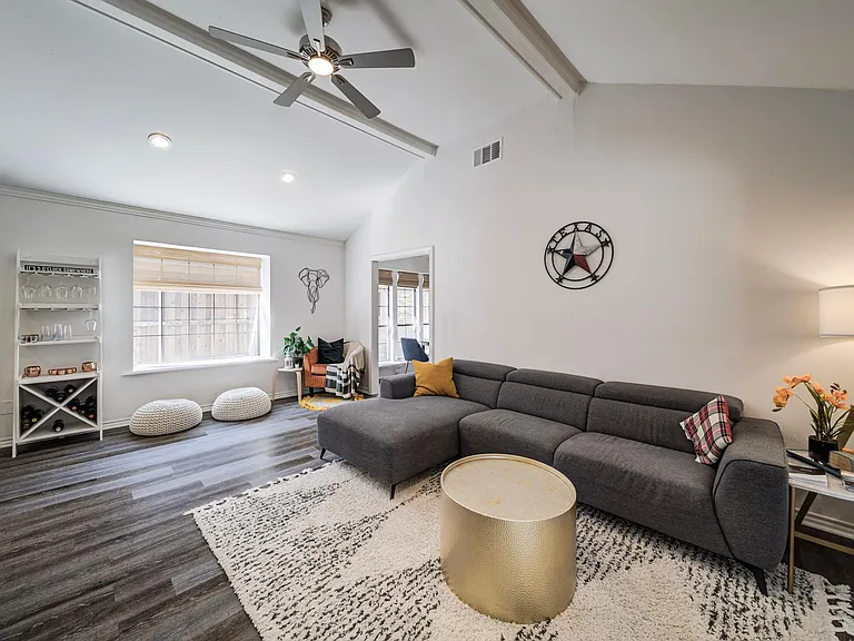 6650 Lovington Dr — Photo 10