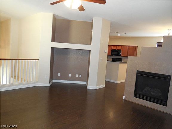 3rd image of 695 Yew Barrow Ct