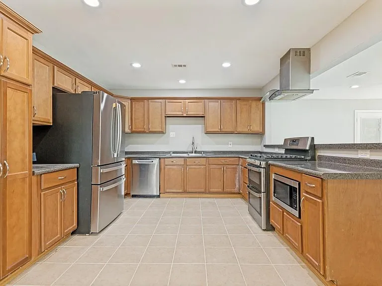 5786 Rockhill Rd — Photo 2