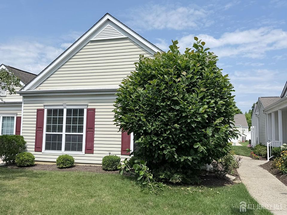 1st image of 556 Harrier Dr