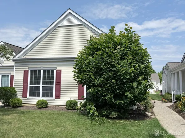 556 Harrier Dr, Monroe Township, NJ 08831