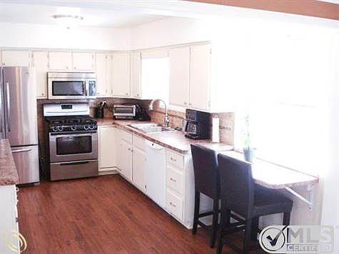 Kitchen Bar Area