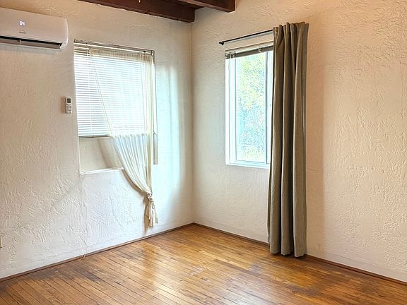 4th image of 1037 E Mitchell St #1