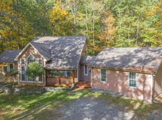 697 Mountainview Dr, Oakland, MD 21550