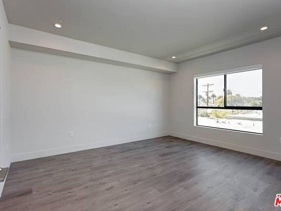 5th image of 4227 McLaughlin Ave Ph 3