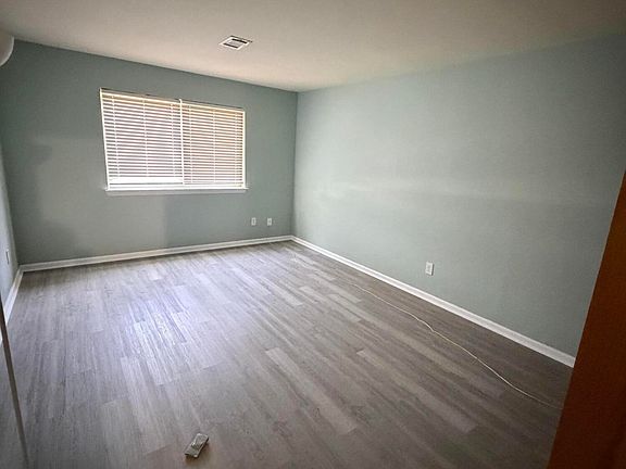 4th image of 405 Cynthia Ct