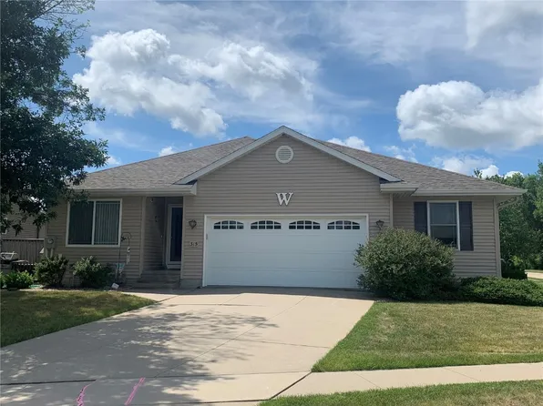 315 Michelle Ave, Robins, IA 52328