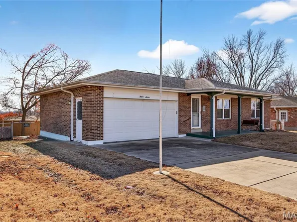 1516 Huncker Dr, Saint Charles, MO 63301