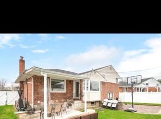 310 Southwood Cir, Syosset, NY 11791