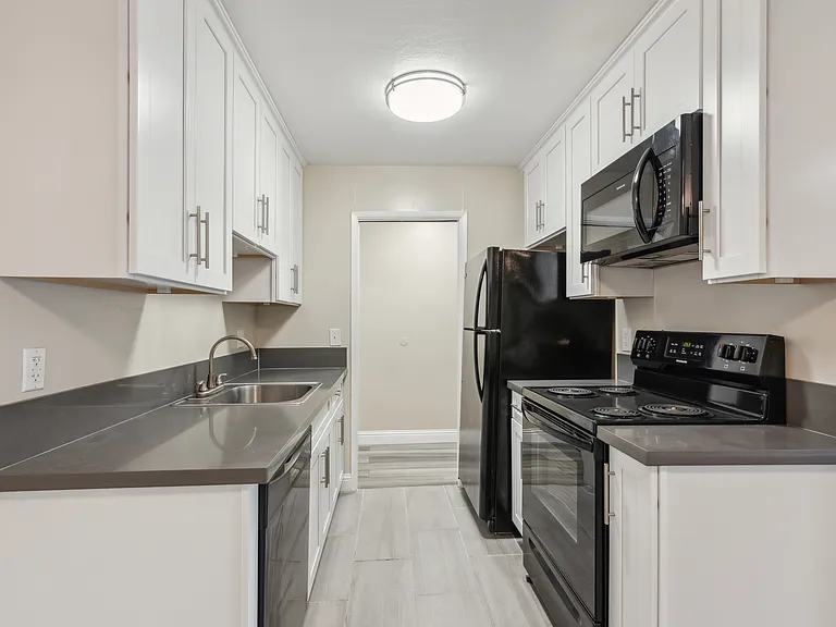 2431 Ellsworth St — Photo 10