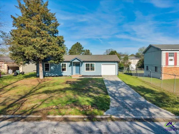 3330 E Royal Ct, Macon, GA 31217