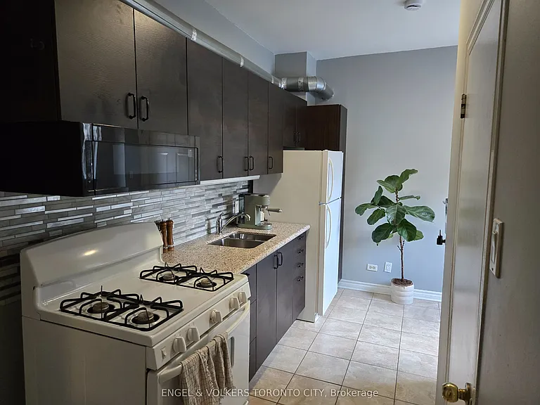 132 De Grassi St #MAIN — Photo 4