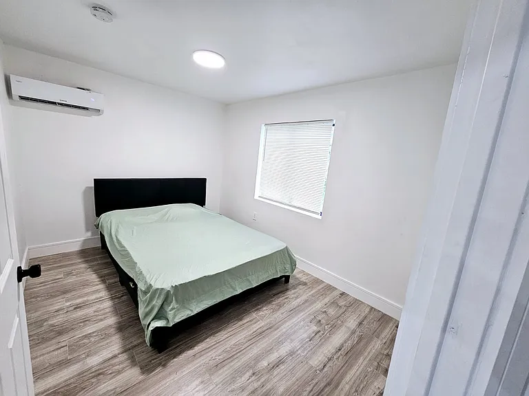 5000 SW 26th Ave — Photo 7