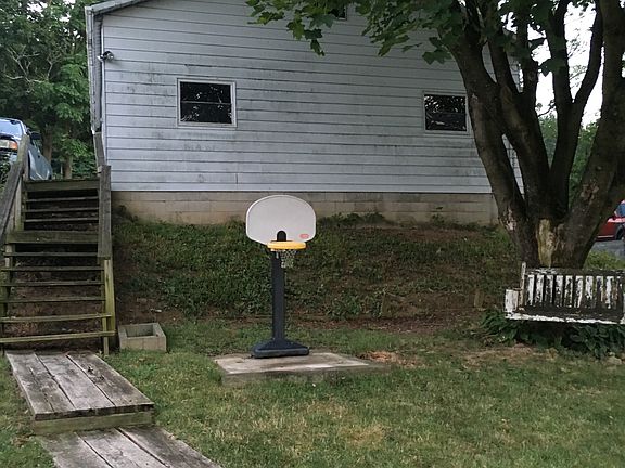 4th image of 308 S Carlisle St
