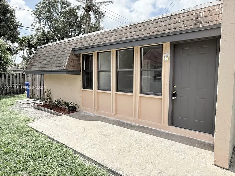 1312 NW 8th Ave — Photo 1