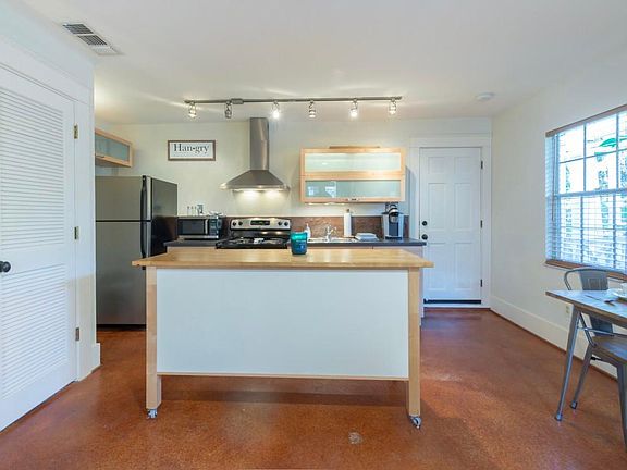 4th image of 703 Antonette Ave