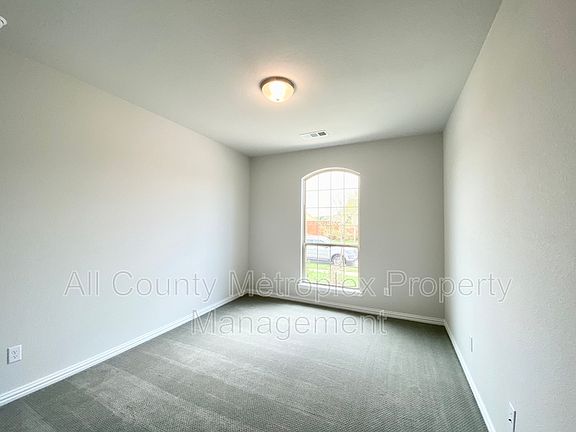 4th image of 4609 White Oak Ln