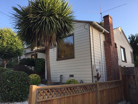 3rd image of 24036 Carmelita Dr