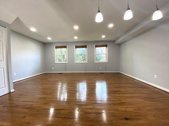 3rd image of 410 Benton Woods Ln