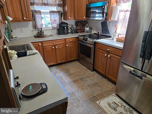 5th image of 553 E Main St
