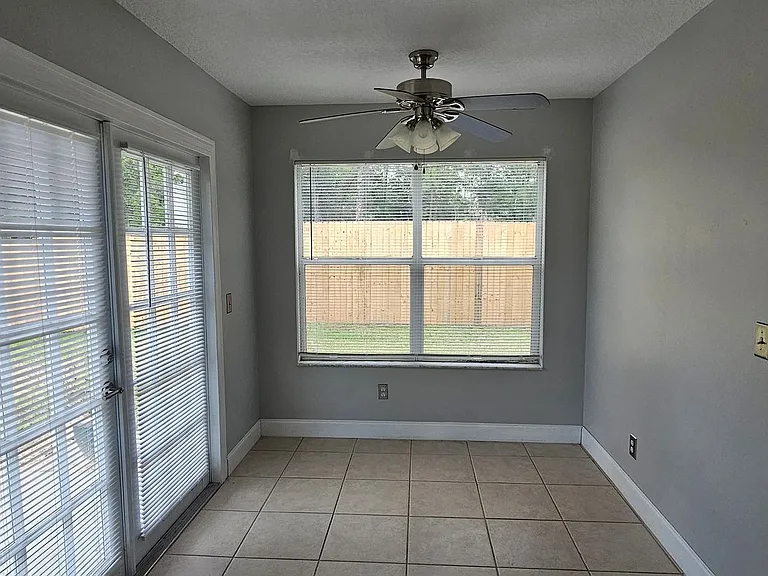 2625 Spring Valley Cir — Photo 12