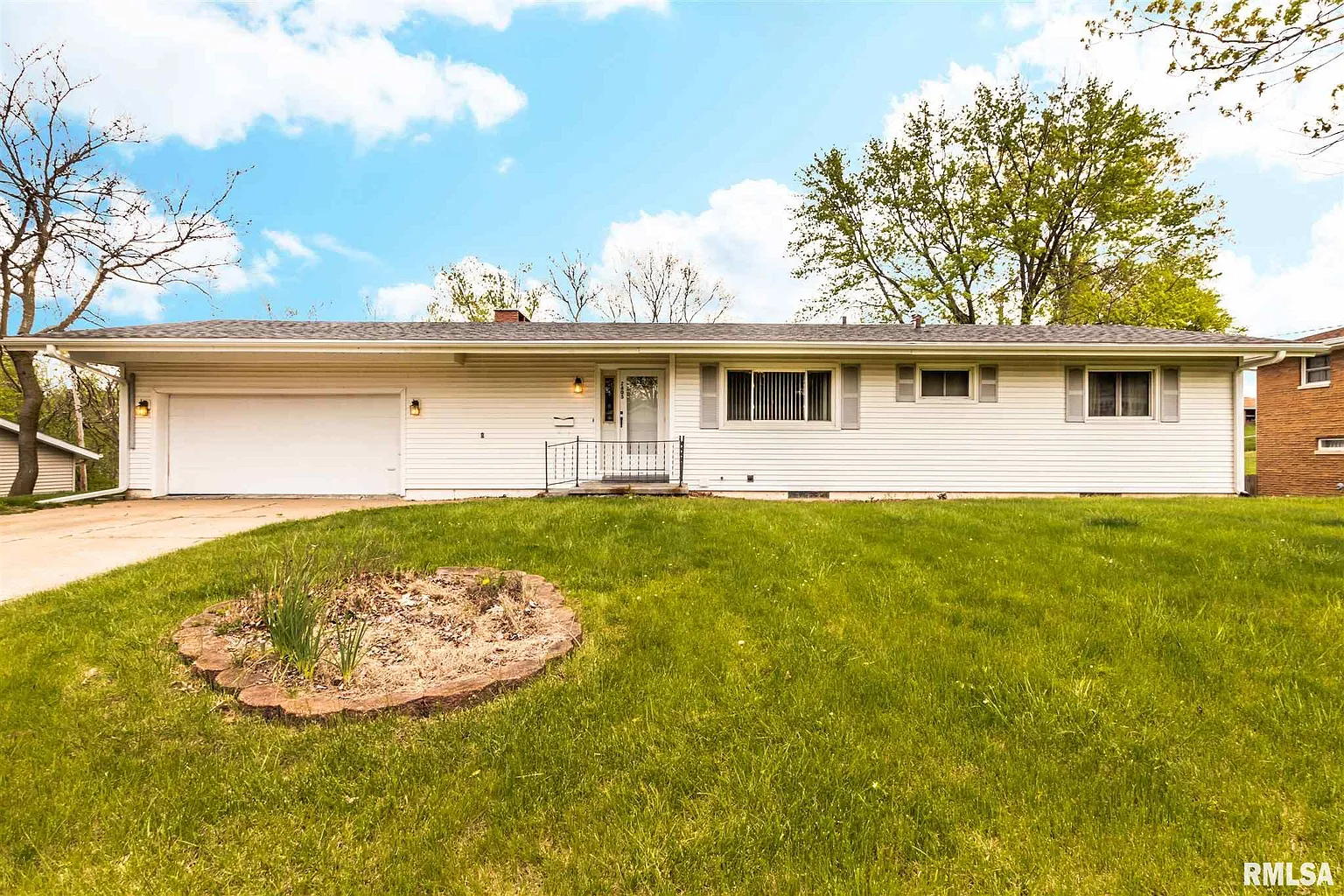 2805 W Pine Hill Ln photo 1