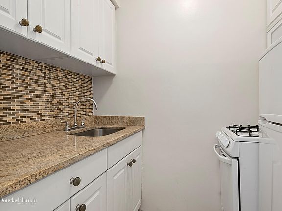 4th image of 80 E End Ave APT 1D