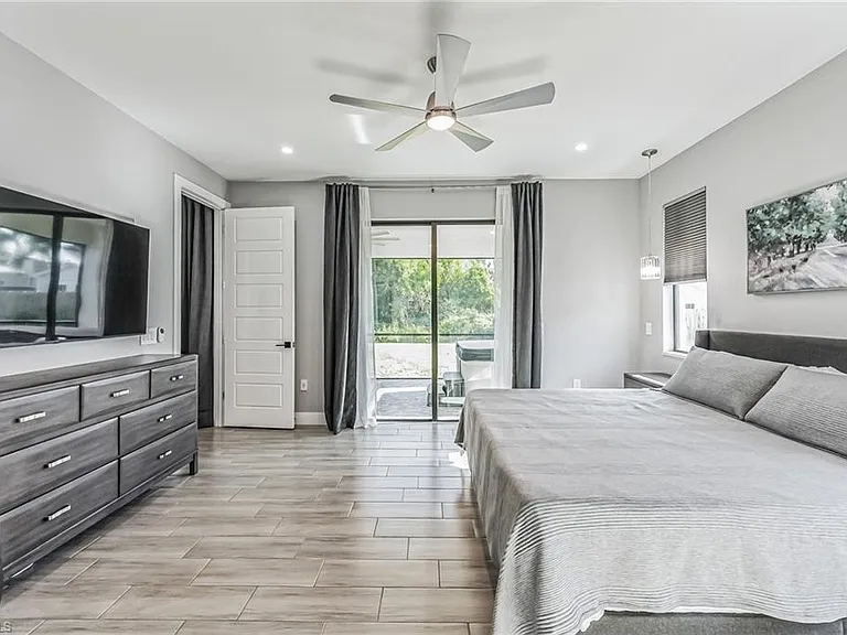 4618 Catalina Ln — Photo 17