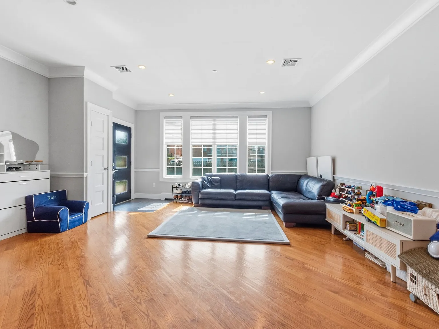 4 bed, 3800 sqft, $7,200 — Photo 3