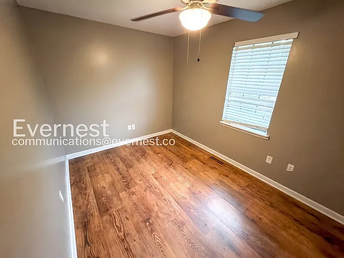 716 Brookview Dr — Photo 14