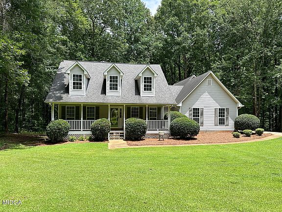 2nd image of 521 Holly Hills Ln
