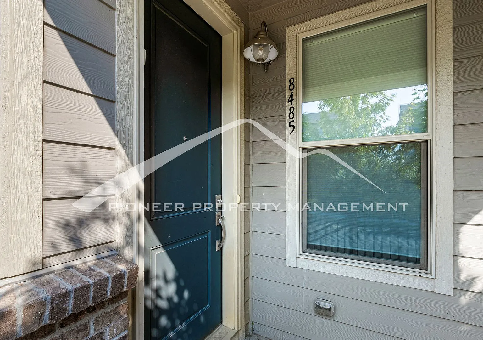 Lovely Townhome with Central AC and Washer/Dryer! — Photo 2