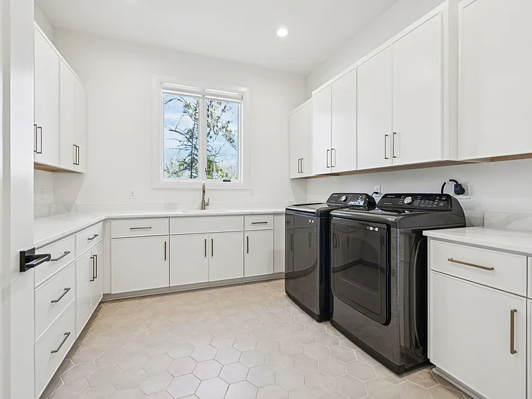 1323 Harding Pl — Photo 44