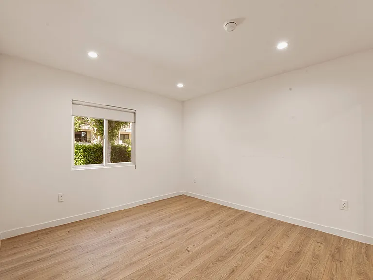 751 N Alfred St — Photo 13