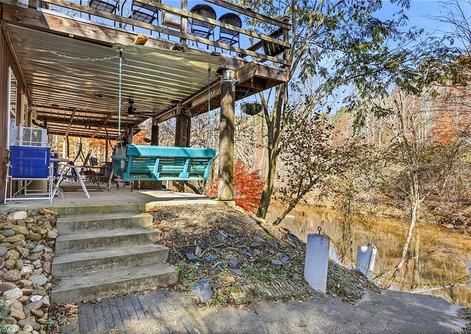 1st image of 960 Riverview Rd