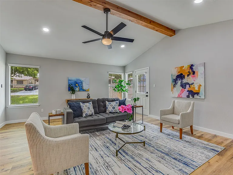 12900 Campos Dr — Photo 2