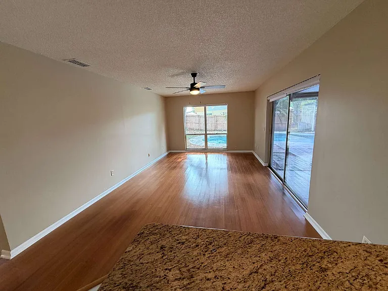 14001 Dominion Ct — Photo 15