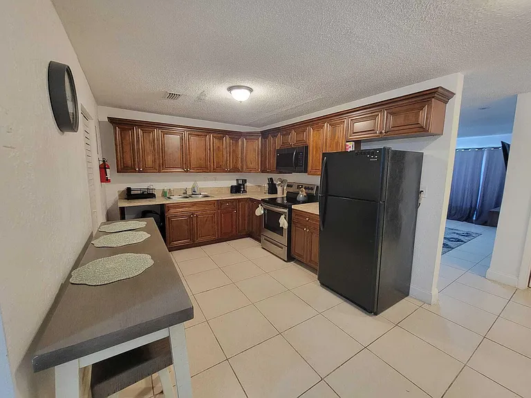 2759 NW 58th Ter — Photo 3