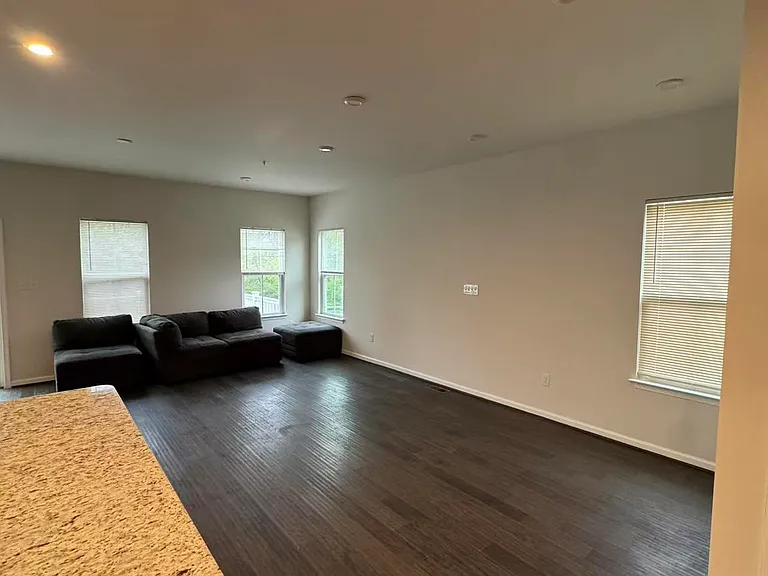 161 Mulberry Dr — Photo 4